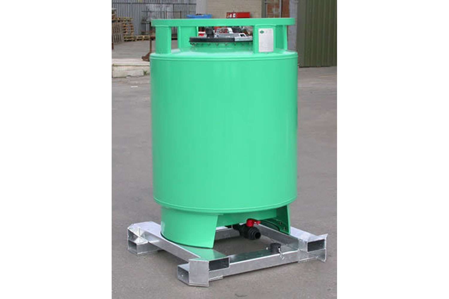 Pressure Bin 1000 outside